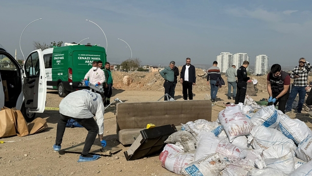 Mersin’in Tarsus ilçesinde, 35 yaşlarında bir erkek şahsın bıçaklanarak öldürüldüğü
