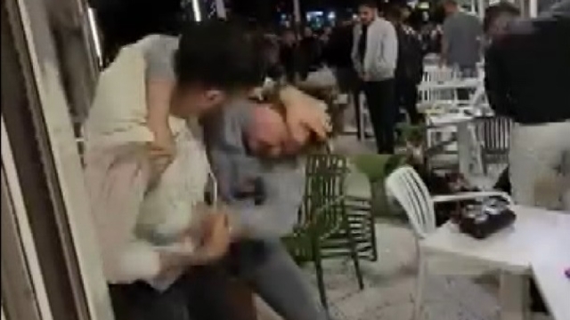 Mersin Yenişehir’de bir kafede iki grup arasında bilinmeyen nedenle çıkan