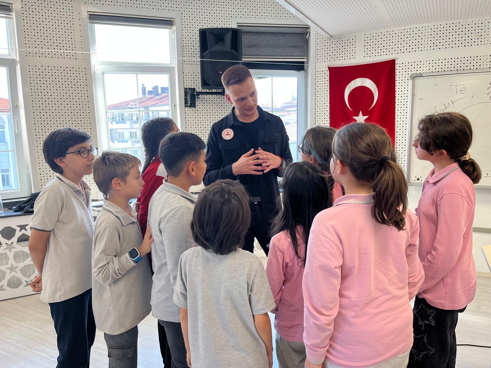 Afyonkarahisar’da “NÜFUS101: Hayatınızın Her Anında” adlı proje kapsamında öğrencilere ve