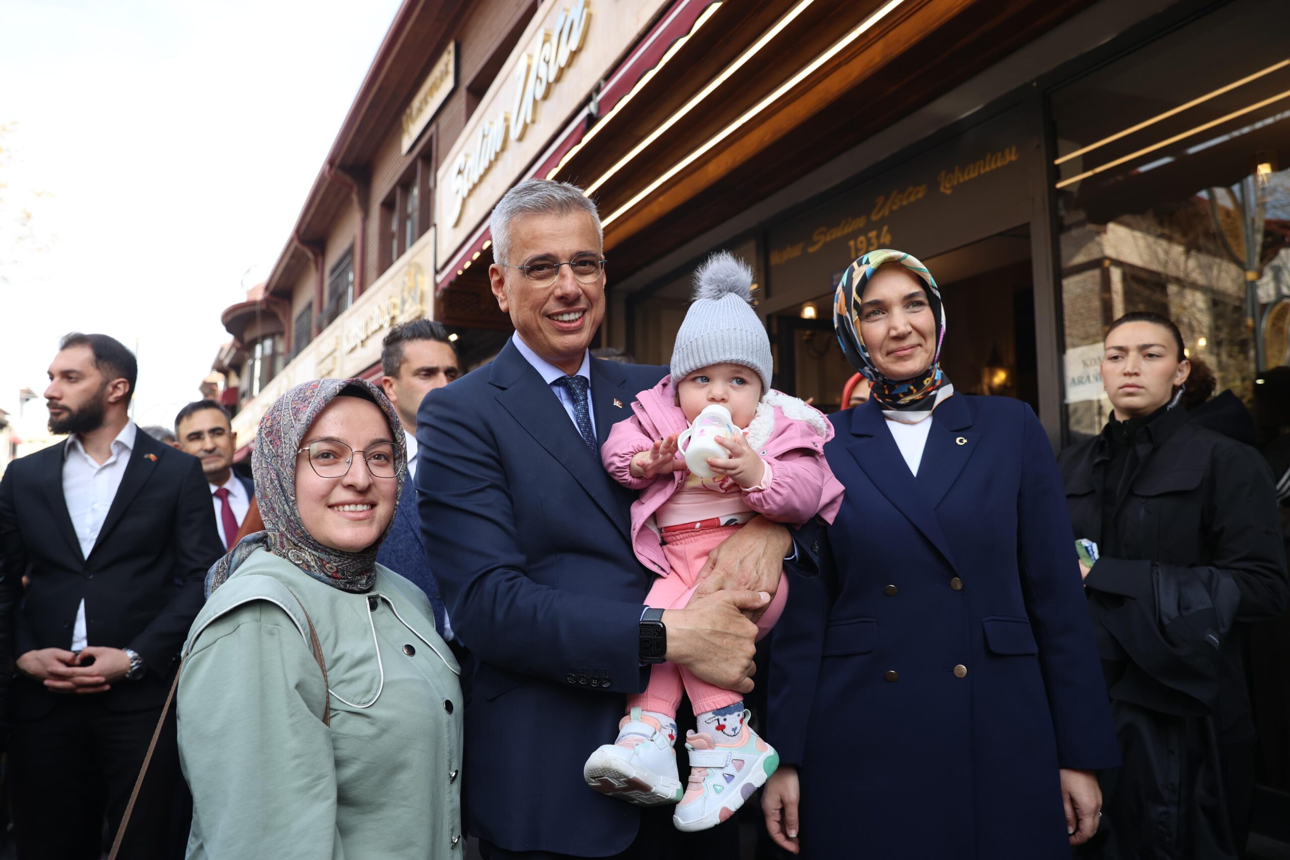 Sağlık Bakanı Prof. Dr. Kemal Memişoğlu, bir dizi ziyaret ve
