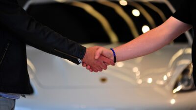 Tüketici dernekleri, sıfır araç alımlarında bazı bayilerle "ortak çalıştıklarını" öne