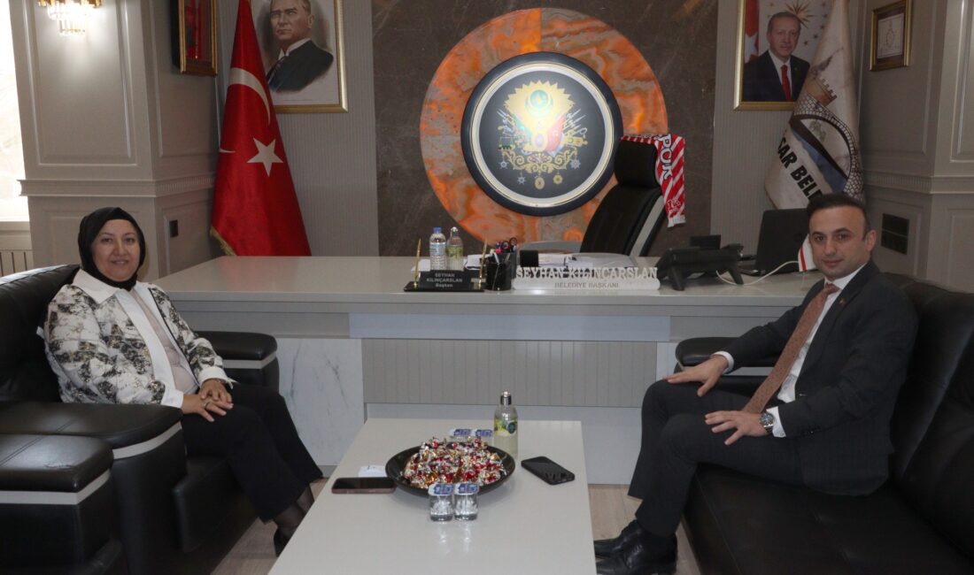 İscehisar Kaymakamlığı görevine atanan Kaymakam Enis Akdağoğlu, İscehisar Belediye Başkanı