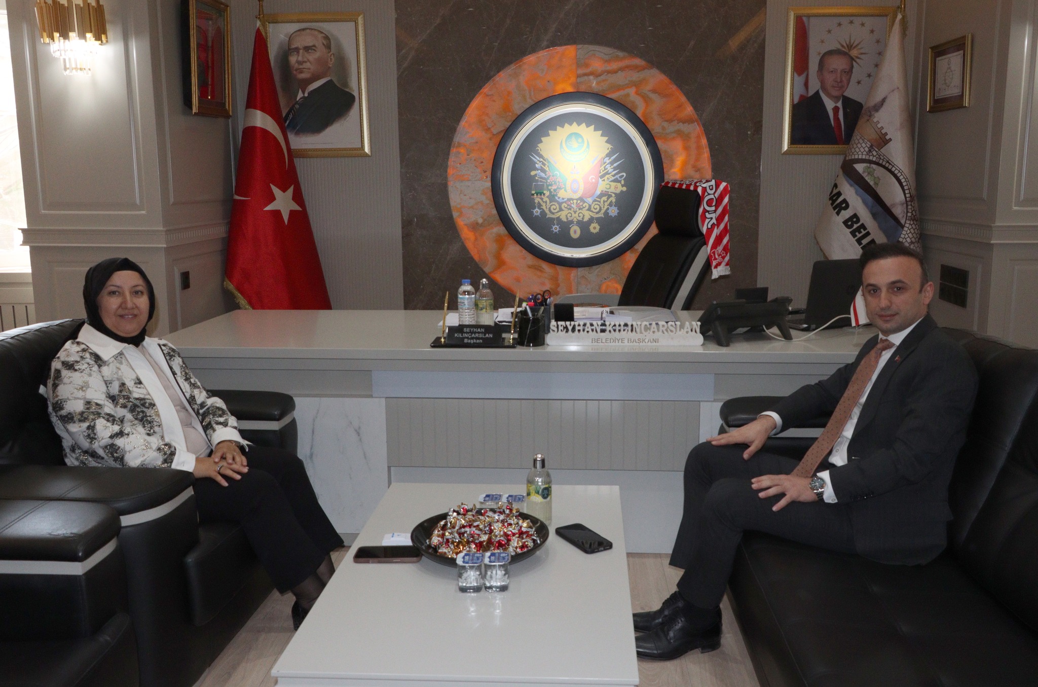 İscehisar Kaymakamlığı görevine atanan Kaymakam Enis Akdağoğlu, İscehisar Belediye Başkanı