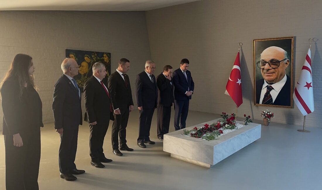 Demokrat Parti Genel Başkanı Gültekin Uysal, Cumhuriyet Bayramı vesilesiyle bulunduğu