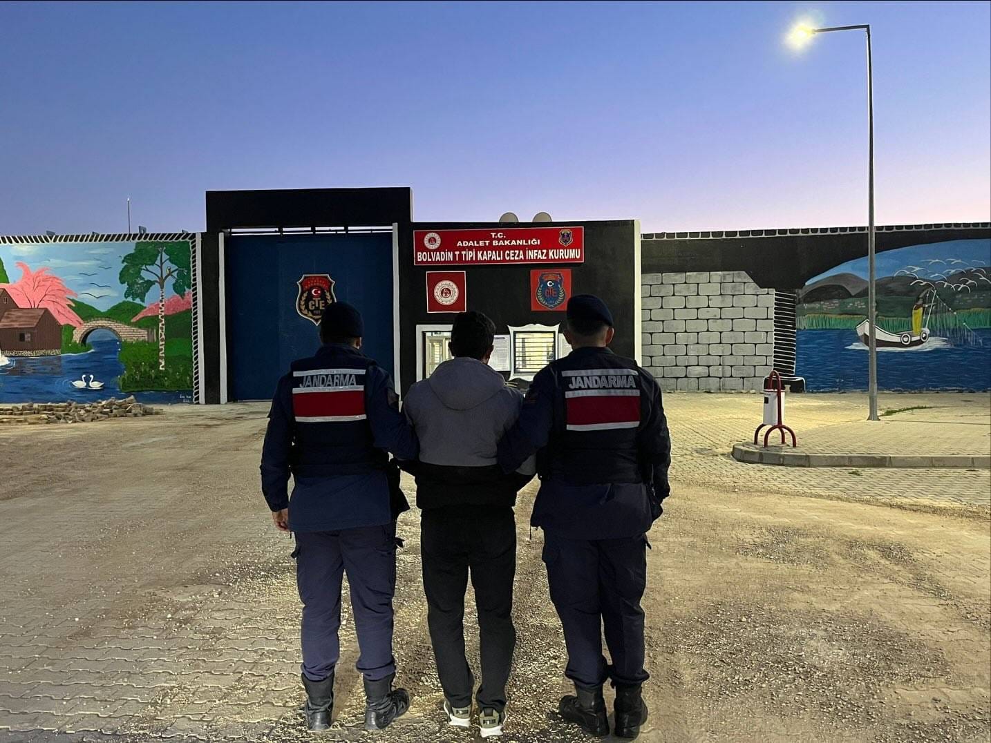 Afyonkarahisar İl Jandarma Komutanlığı, aranan şahısların tespiti ve yakalanmasına yönelik