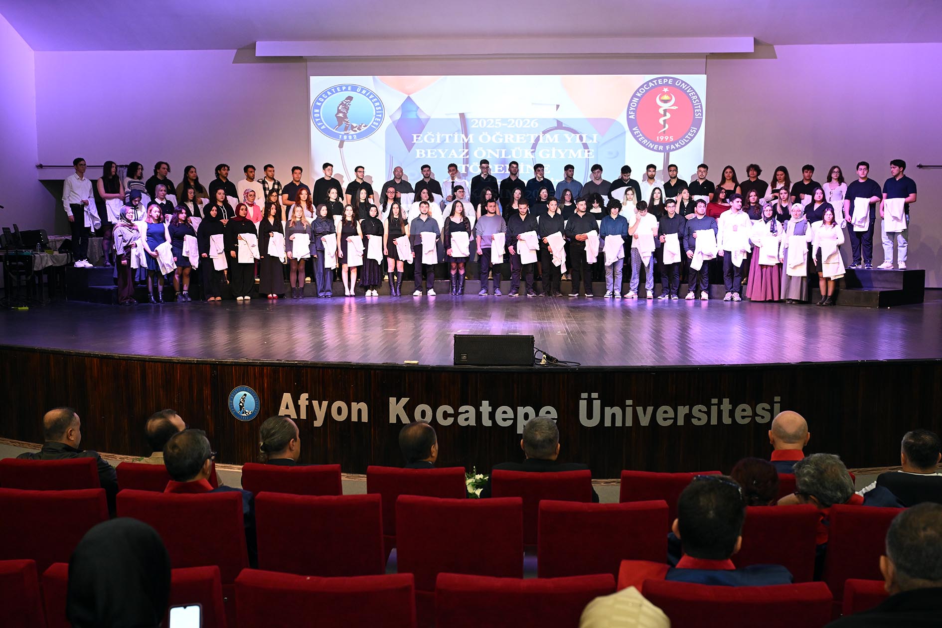 Afyon Kocatepe Üniversitesi (AKÜ) Veteriner Fakültesi birinci sınıf öğrencileri için