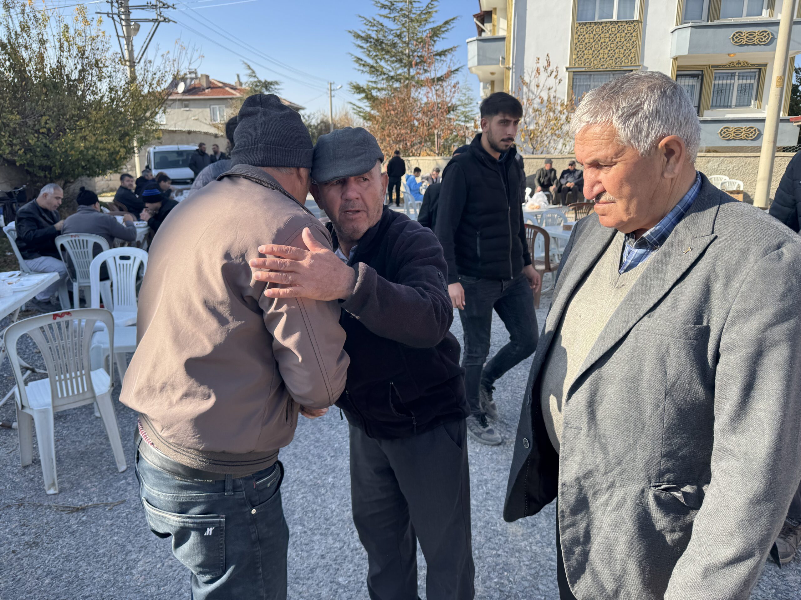 İstanbul'un Fatih ilçesinde gıda zehirlenmesi şüphesiyle kaldırıldıkları hastanede hayatını kaybeden