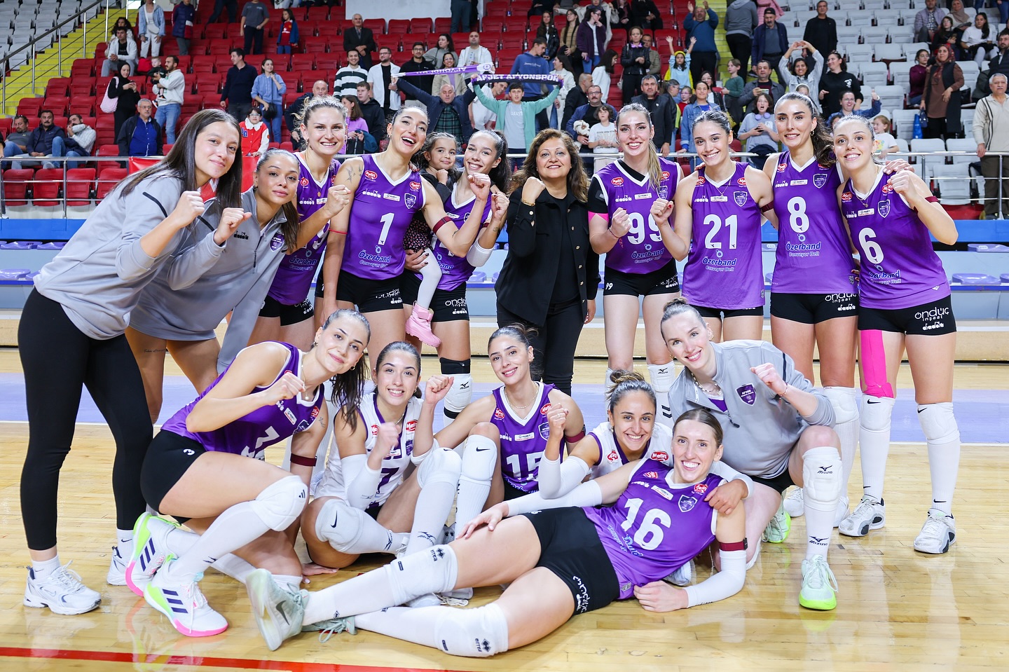 Arabica Coffee House Kadınlar Voleybol 1. Ligi’nde mücadele eden temsilcimiz