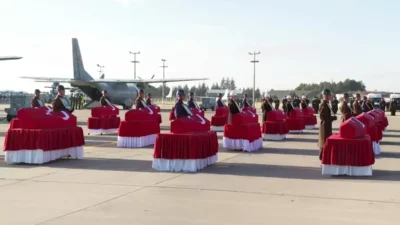 Azerbaycan’dan dönüş için havalanan C130 askeri kargo uçağının Gürcistan sınırında