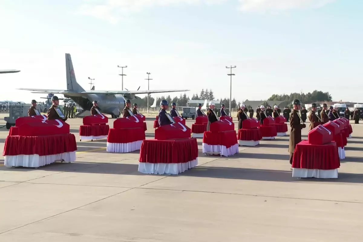Azerbaycan’dan dönüş için havalanan C130 askeri kargo uçağının Gürcistan sınırında