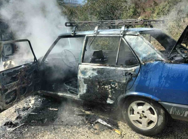 Kırşehir’de sabah saatlerinde Ankara-Kayseri karayolunda hareket halindeki bir otomobil, motor