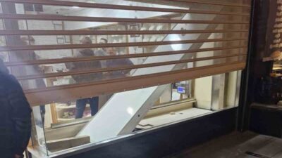 Ankara Keçiören’de bakım yaptığı kuyumcu dükkanındaki vitrin asansörünün altında kalan