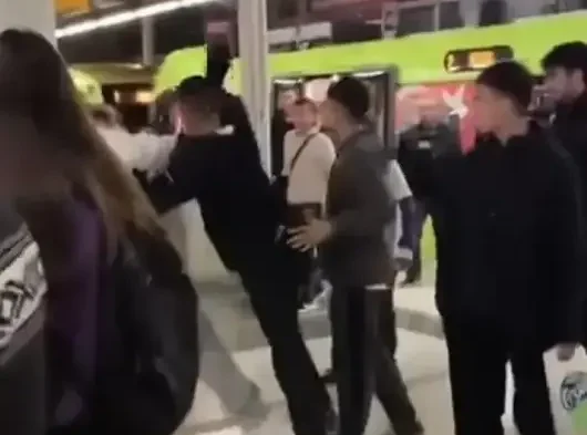 Bursa’da bir metro istasyonunda güvenlik görevlisi ile bir vatandaş arasında