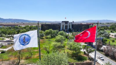 Afyon Kocatepe Üniversitesi (AKÜ), uluslararasılaşma hedefleri doğrultusunda önemli bir başarıya