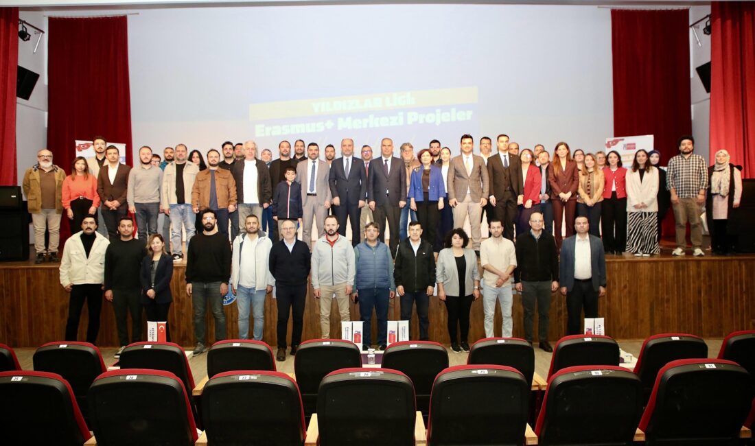 İbrahim Küçükkurt Konferans Salonunda düzenlenen toplantıya; AKÜ Rektör Yardımcısı Prof.