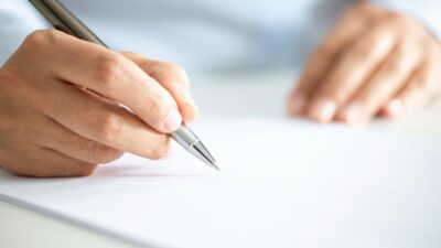 Elektrik Piyasası Tüketici Hizmetleri Yönetmeliği’ne göre, elektrik aboneliğinin tüketici adına