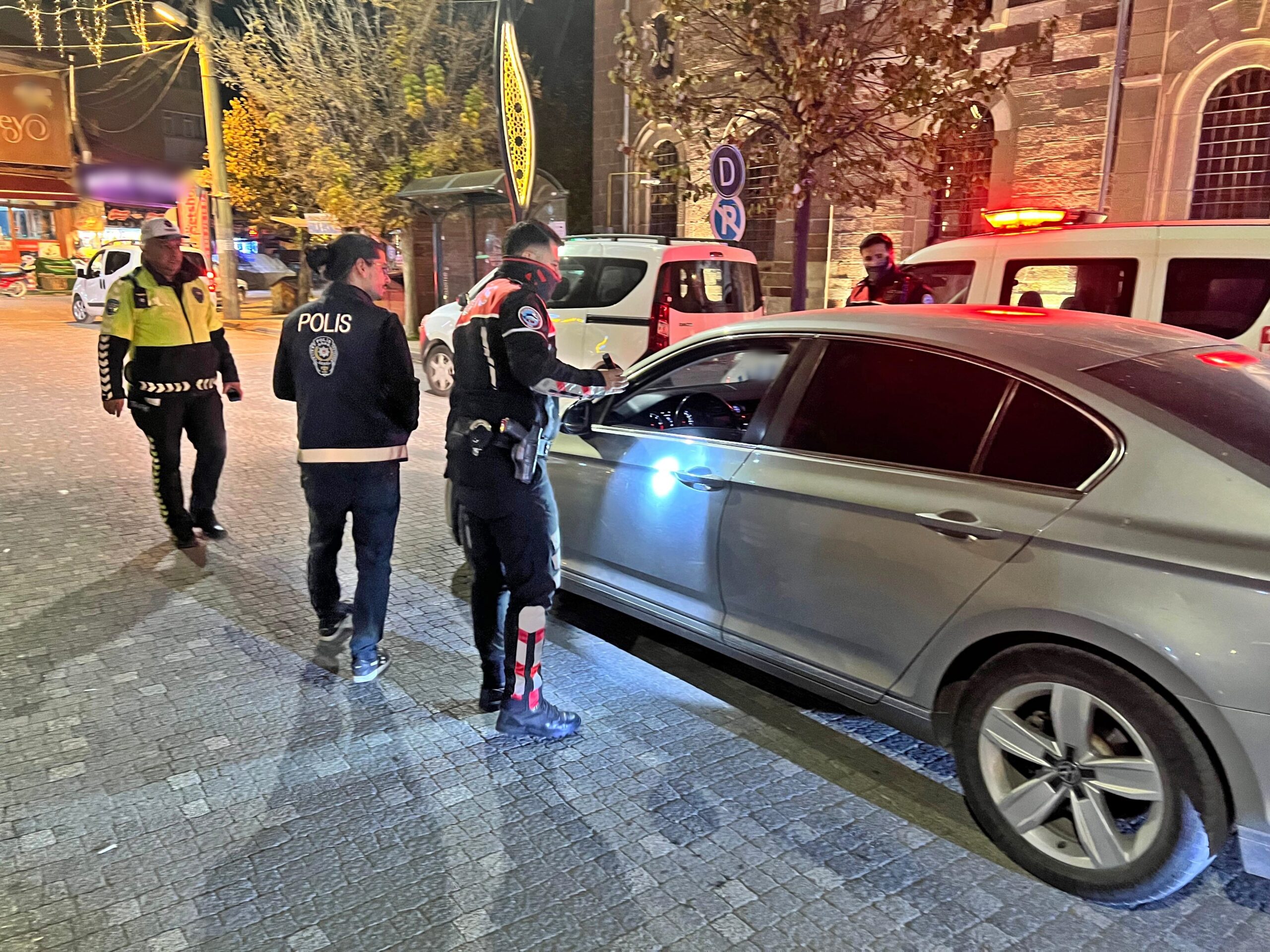 Afyonkarahisar İl Emniyet Müdürlüğü, suç ve suçluyla mücadele kapsamında Bolvadin