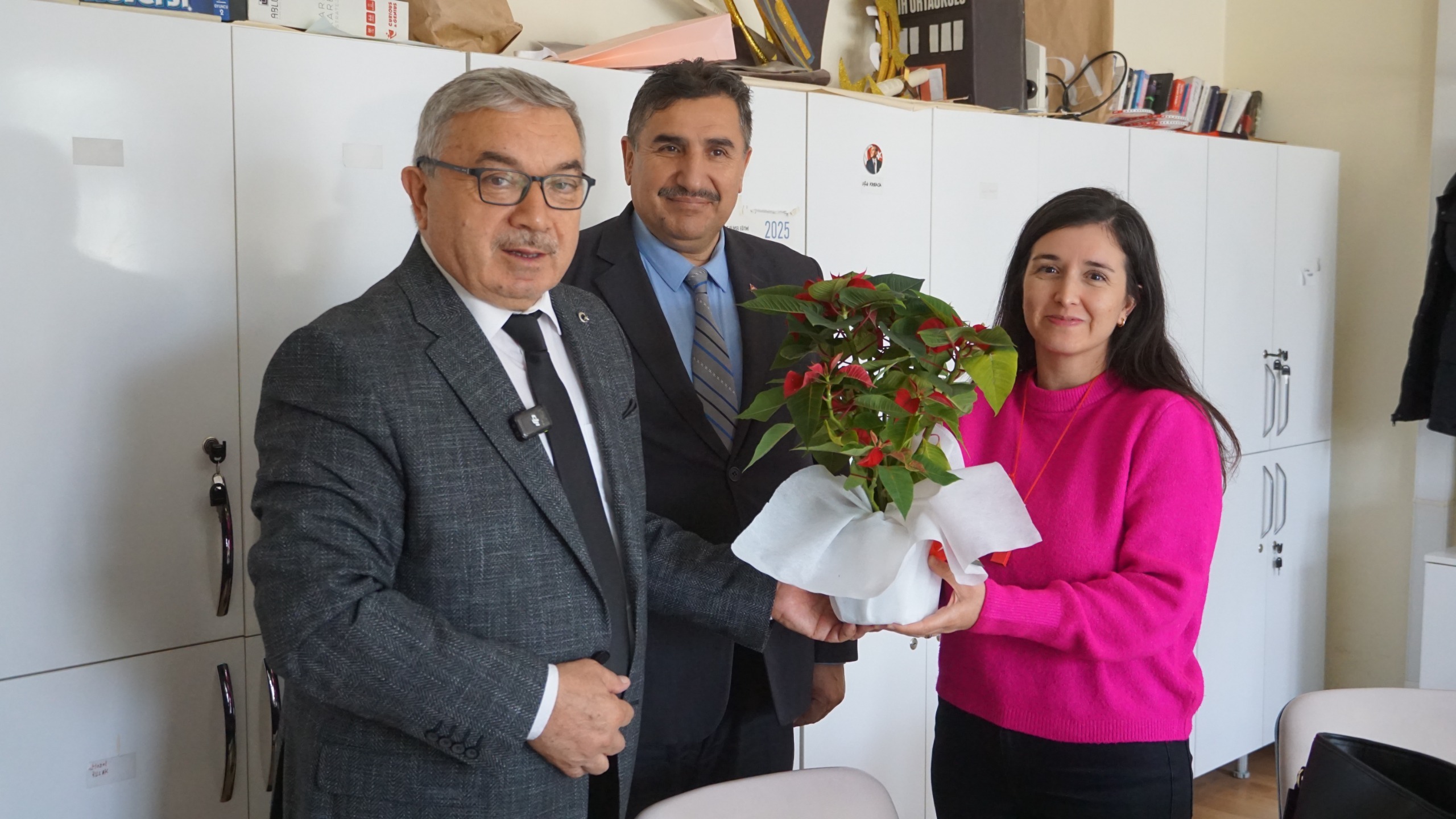 Şuhut Belediye Başkanı Muhittin Özaşkın 24 Kasım Öğretmenler Günü dolayısıyla