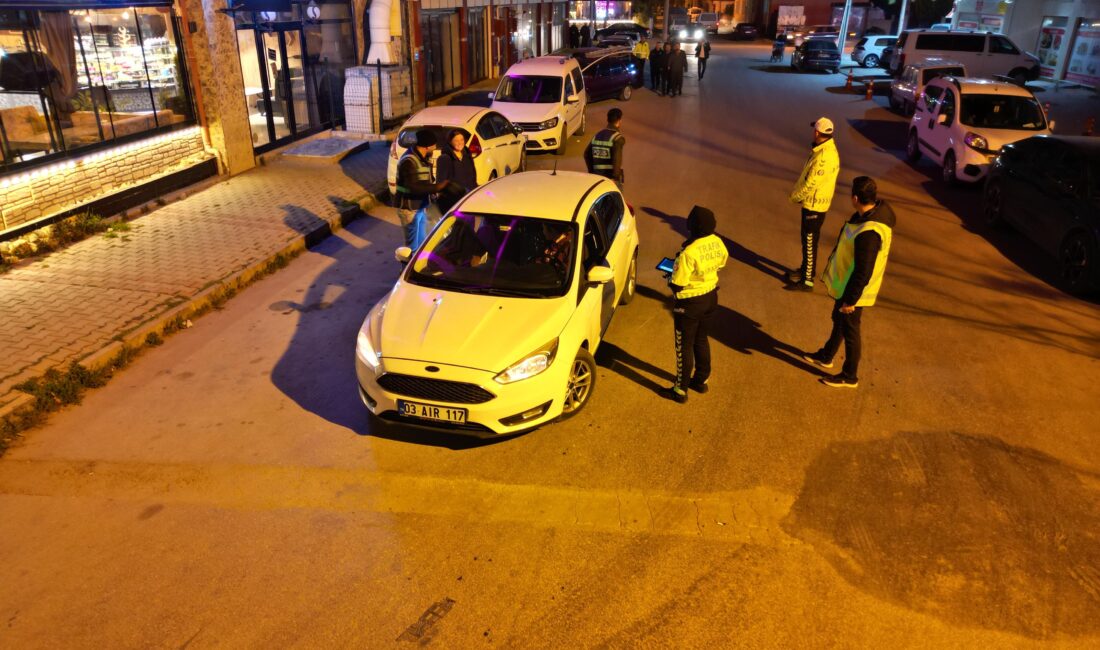 Afyonkarahisar'ın Bolvadin ilçesinde çok sayıda polisin katılımıyla huzur ve asayiş