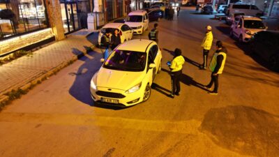 Afyonkarahisar'ın Bolvadin ilçesinde çok sayıda polisin katılımıyla huzur ve asayiş