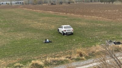 Afyonkarahisar'da kontrolden çıkarak şarampole giren otomobilde bir kişi yaralandı.