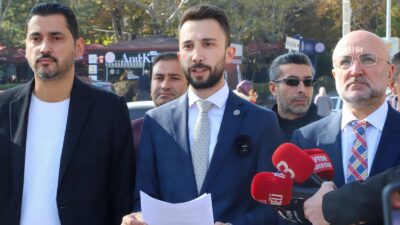 Kent meydanında açıklama yapan AK Parti Afyonkarahisar İl Gençlik Kolları