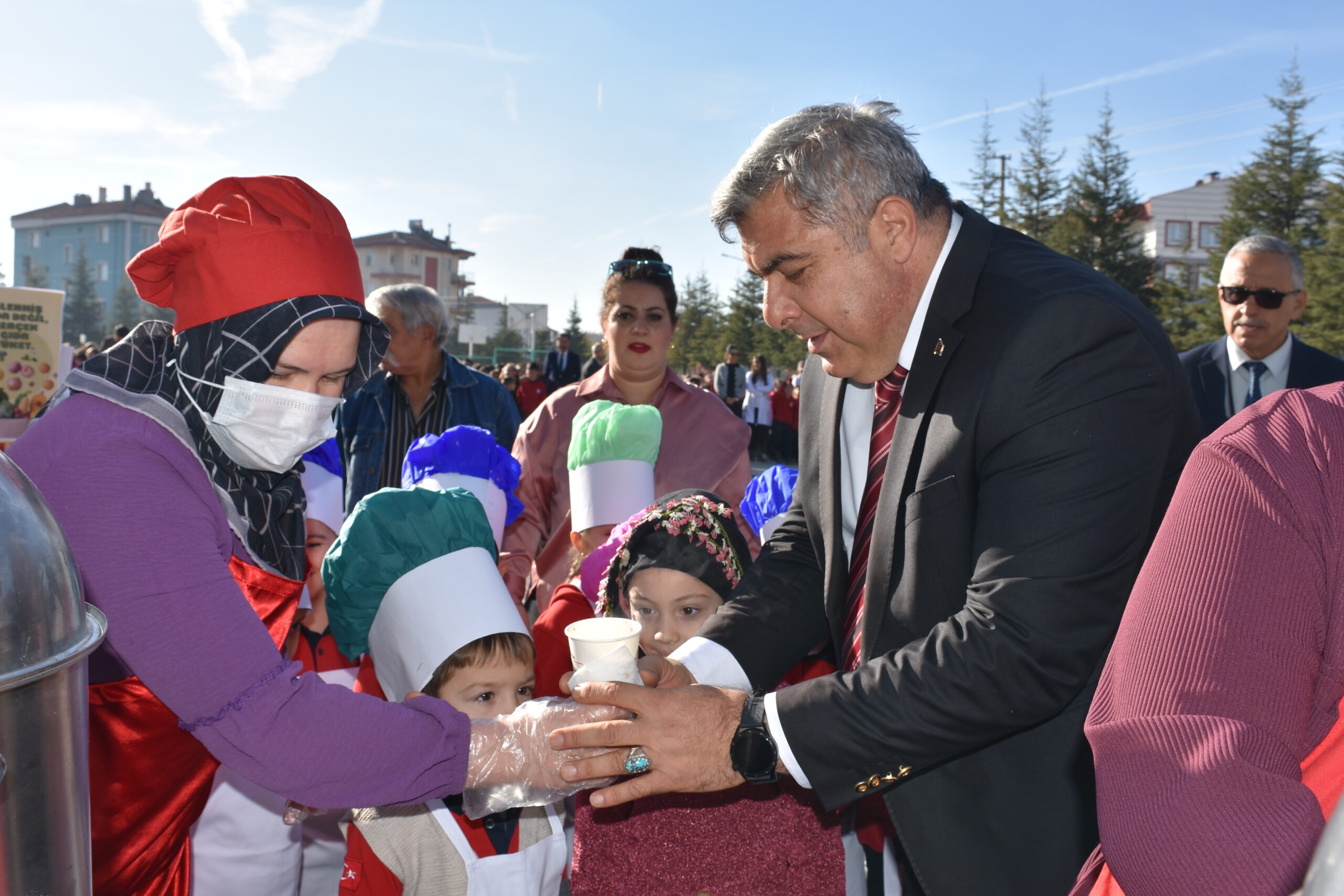 Afyonkarahisar'da, "Gelenekten Geleceğe Sağlıklı Nesillere" projesiyle çocuklara her sabah sıcak