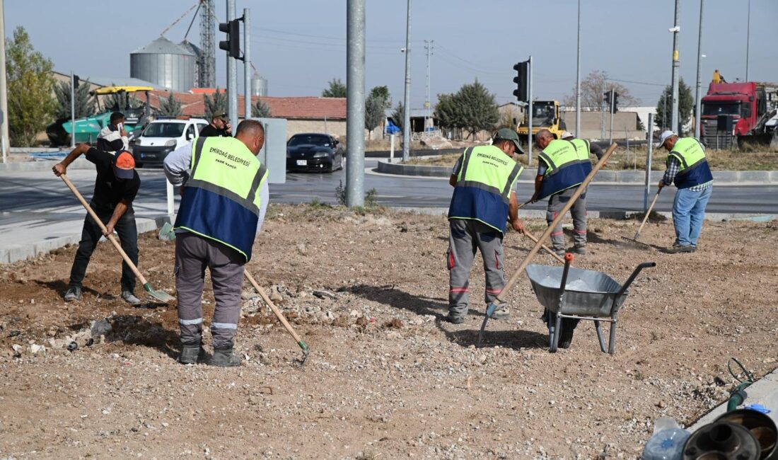 Emirdağ Belediye Başkanı Serkan Koyuncu, kavşaklarda devam eden kuru peyzaj