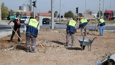Emirdağ Belediye Başkanı Serkan Koyuncu, kavşaklarda devam eden kuru peyzaj