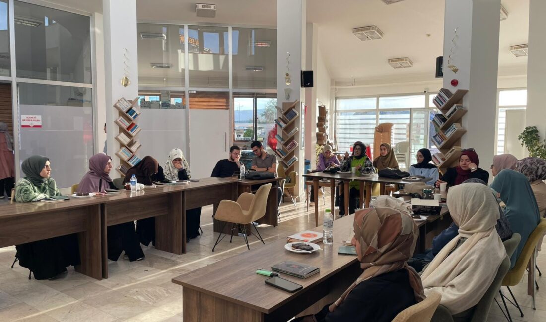 Afyonkarahisar Diyanet Gençlik Merkezi’nde yeni dönemin ilk Kitap Tahlil Serisi
