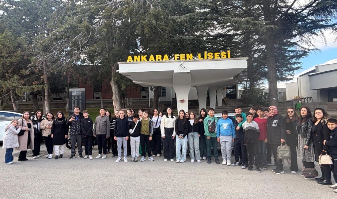 Emirdağ Belediyesi Gençlik Merkezi, ara tatilde öğrencileri için hem öğrenmelerine