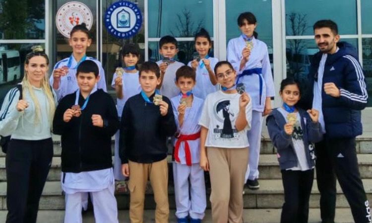 Bursa’da gerçekleştirilen Türkiye Spor Toto Yıldızlar Karate Ligi 1. etabında