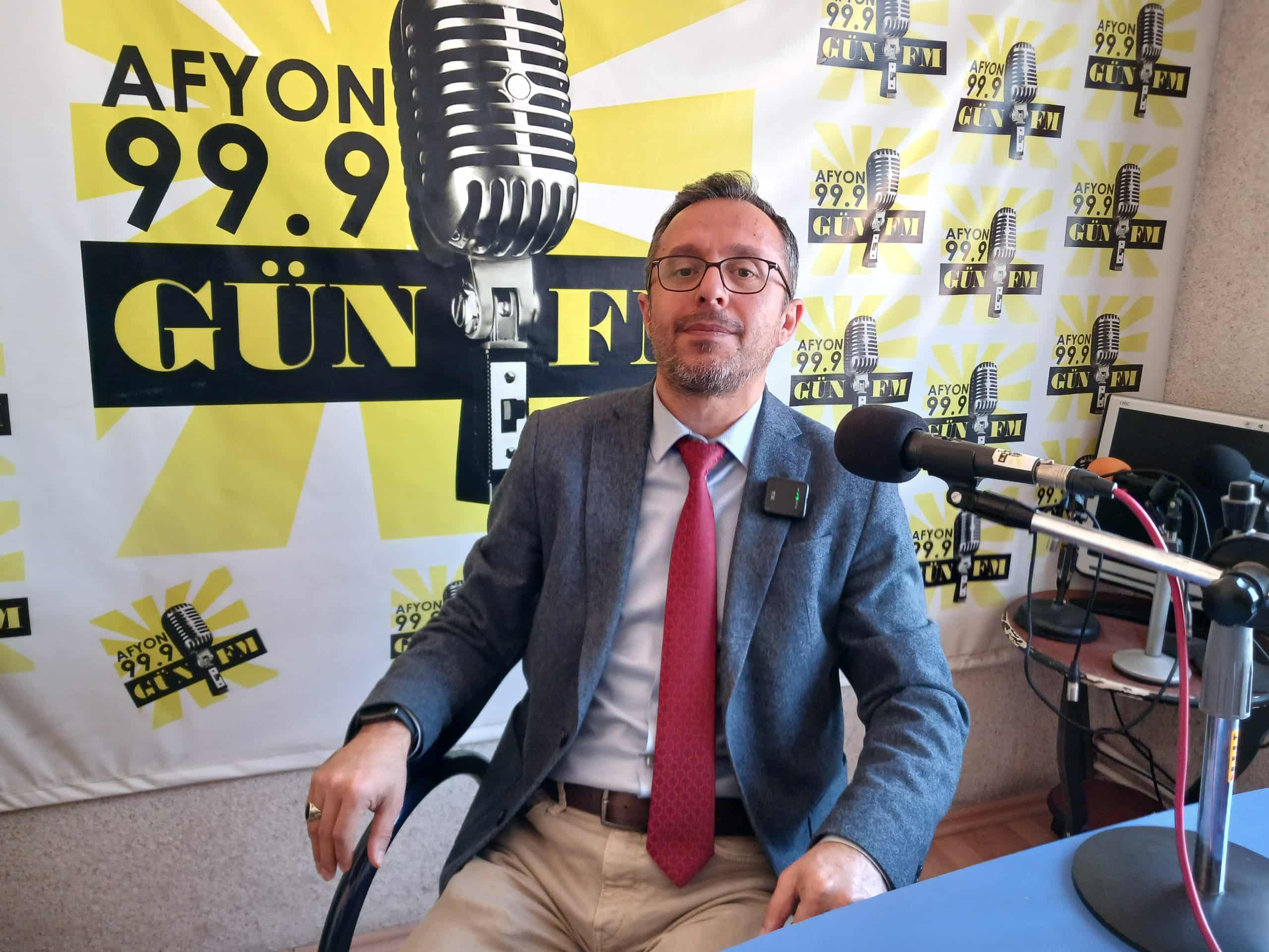 Afyon Kocatepe Üniversitesi (AKÜ) ve Gün FM işbirliğinde süren Kampüs