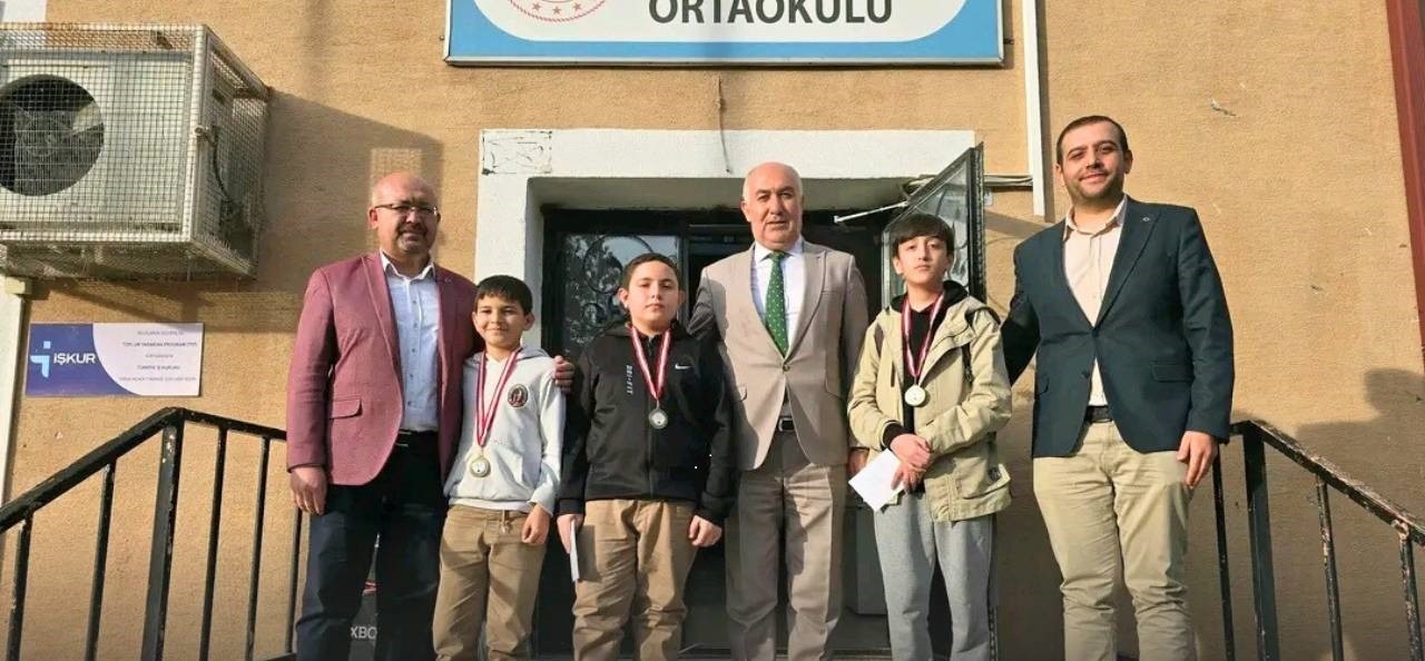 Emirdağ Atatürk Ortaokulunda düzenlenen 2025-2026 Eğitim Öğretim Yılı ‘Geleneksel Satranç