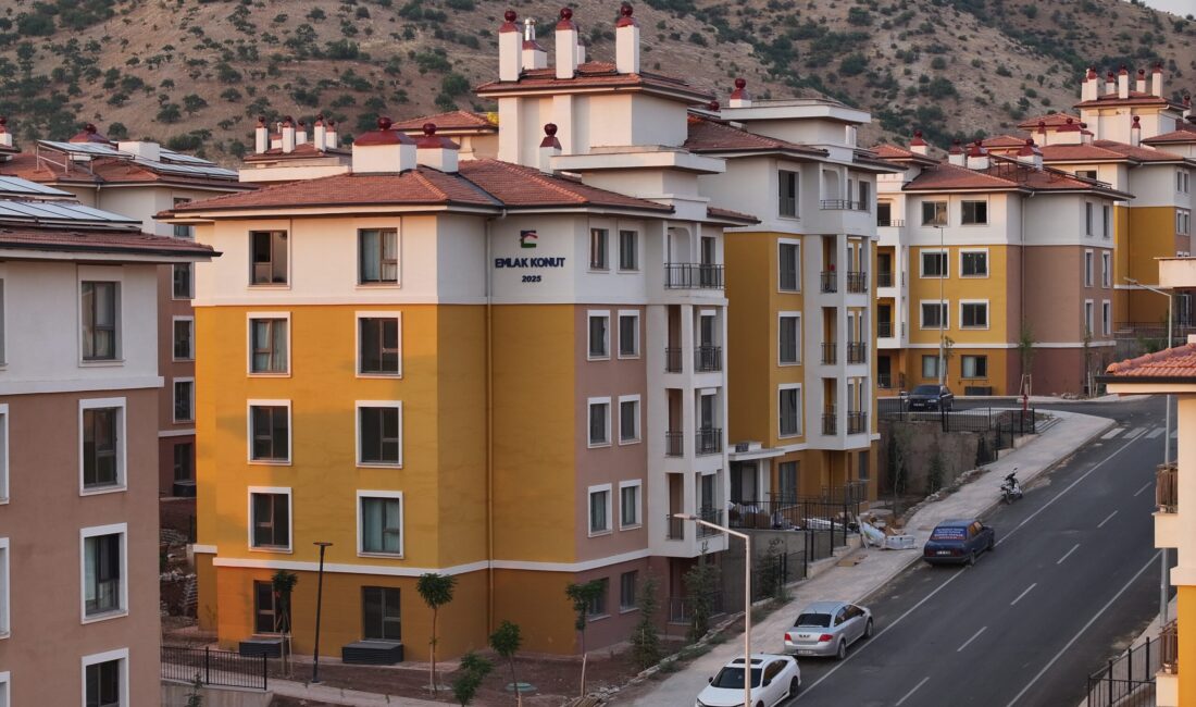 Çevre, Şehircilik ve İklim Değişikliği Bakanı Murat Kurum, deprem bölgesindeki