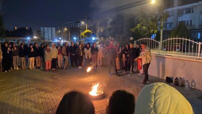 Afyonkarahisar İl Afet ve Acil Durum Müdürlüğü (AFAD) ekipleri kız
