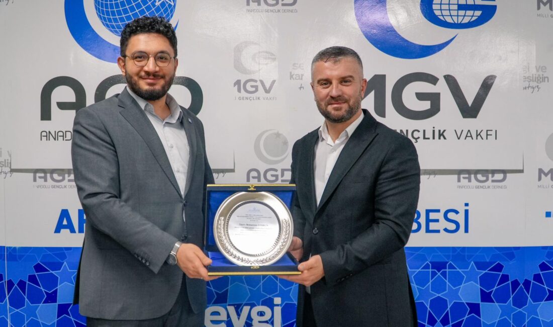 Anadolu Gençlik Derneği (AGD) Afyonkarahisar Şubesi’nde bayrak değişimi yaşandı. 10