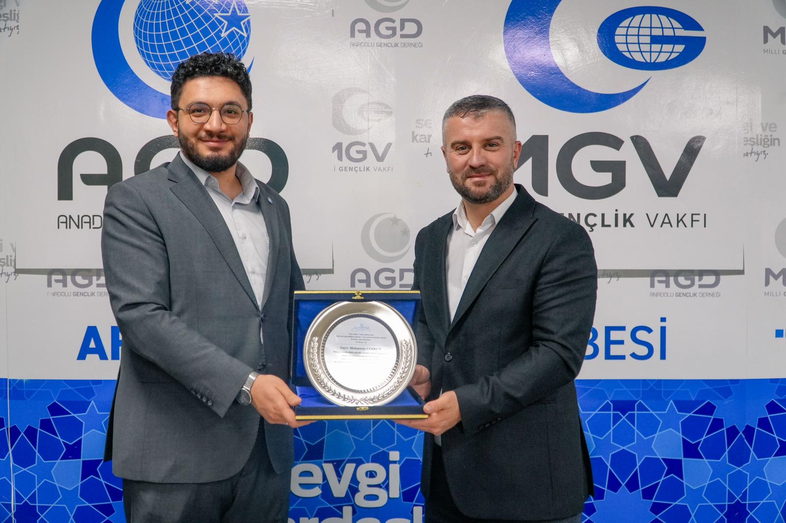 Anadolu Gençlik Derneği (AGD) Afyonkarahisar Şubesi’nde bayrak değişimi yaşandı. 10