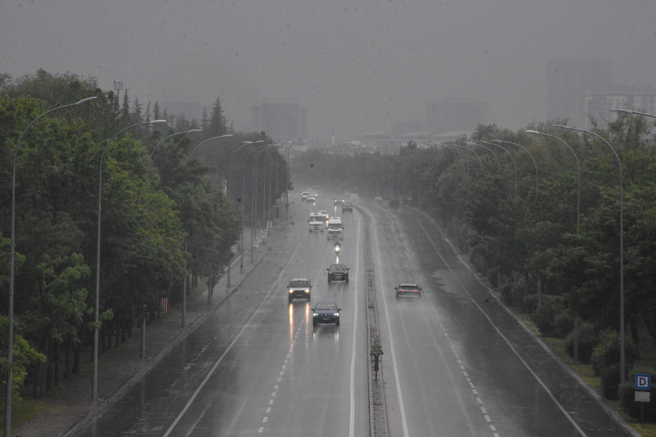 Afyonkarahisar yeni haftaya serin ve kapalı bir hava ile başlarken,