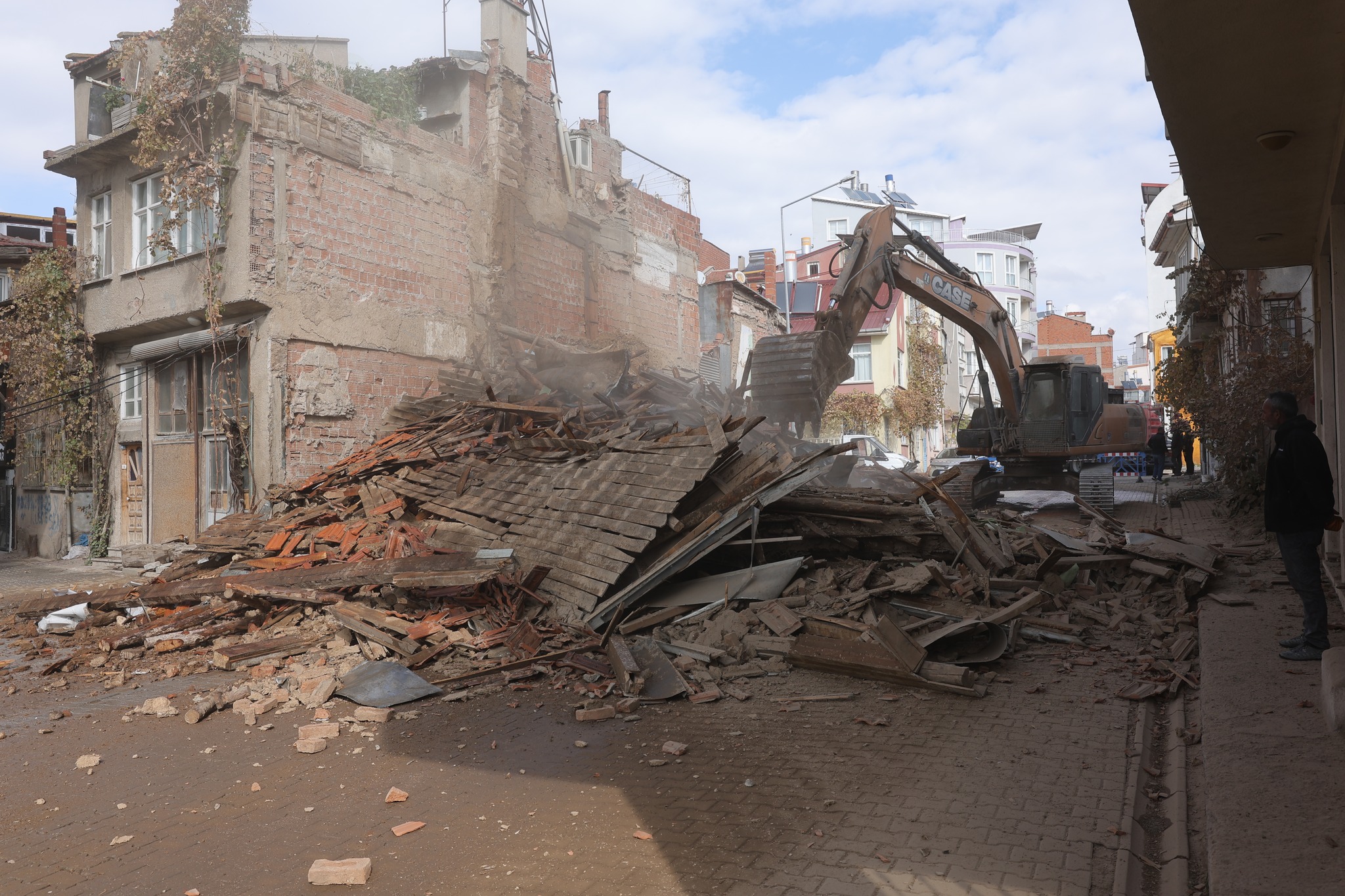 Sandıklı Belediye Başkanı Adnan Öztaş’ın talimatları doğrultusunda; Ali Çetinkaya Sokak’ta