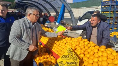 Şuhut Belediye Başkanı Muhittin Özaşkın, kapalı pazaryerinde tezgahları ziyaret ederek