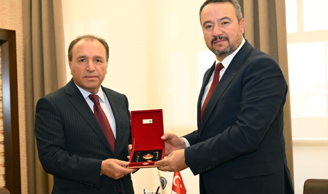 Sandıklı Belediye Başkanı Adnan Öztaş, Afyon Kocatepe Üniversitesi Rektörü Prof.