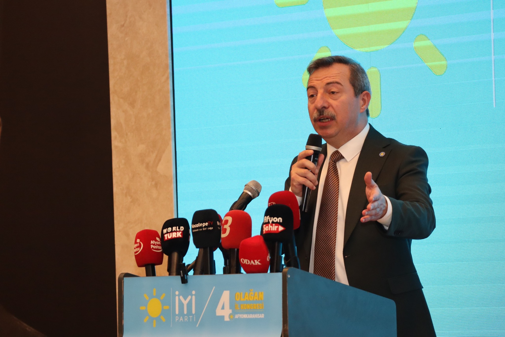 İYİ Parti’de kongre süreci sürerken, Afyonkarahisar İl Kongresi’ne katılan İYİ