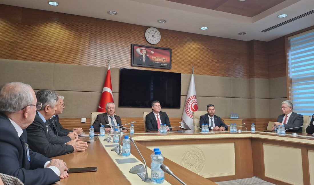 CHP Afyonkarahisar İl Başkanı Hasan Karadeniz ve beraberindeki heyet, Türkiye