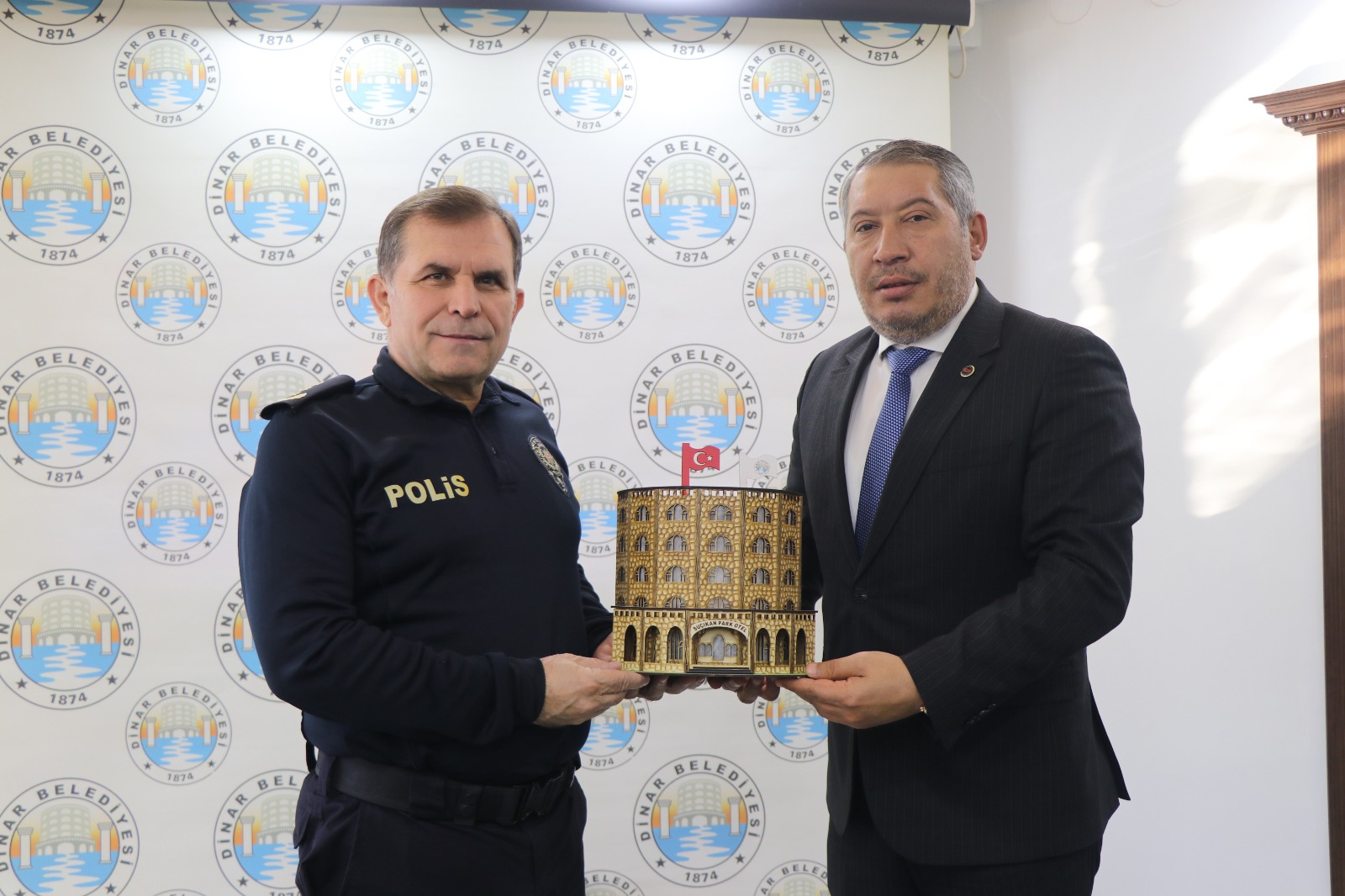 Dinar İlçe Emniyet Müdürü Bayram Öğüt, Dinar Belediye Başkanı Veysel