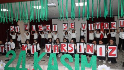 24 Kasım Öğretmenler Günü dolayısıyla İscehisar’da kutlama programı düzenlendi. Öğrencilerin