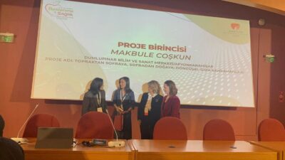 Afyonkarahisar Dumlupınar Bilim ve Sanat Merkezi öğretmeni Makbule Coşkun, öğrencileriyle