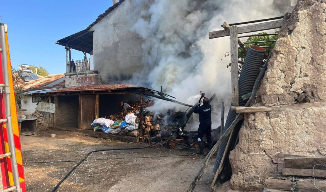 Afyonkarahisar'ın Dinar ilçesinde müstakil evde çıkan yangında dumandan etkilenen 2