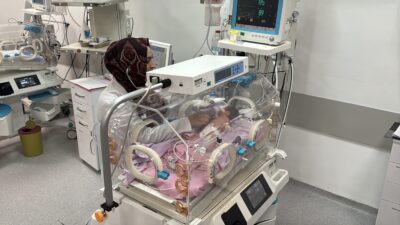 Afyonkarahisar Devlet Hastanesi Prematüre Ünitesinde görevli doktor ve hemşireler, erken