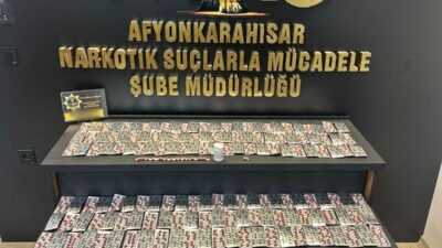 Afyonkarahisar'da torbacı diye adlandırılan uyuşturucu satıcılarına yönelik yapılan operasyonda 2